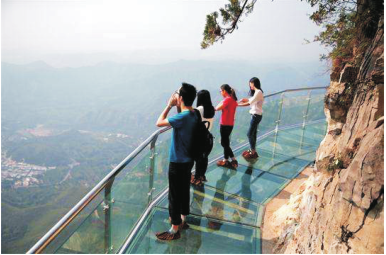 云臺山玻璃棧道工程